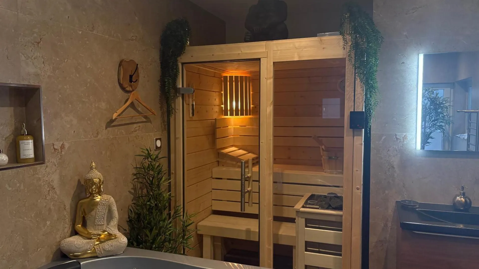 Baliroom Prestige Vaulx-en-Velin 0*,  Francia